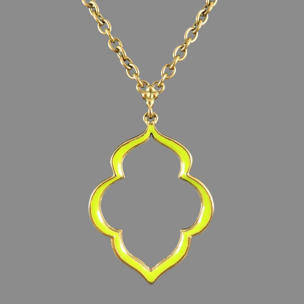TAHARI Gold Tone Chain Necklace GREEN ENAMEL MOROCCAN OPEN SHAPE PENDANT 30"